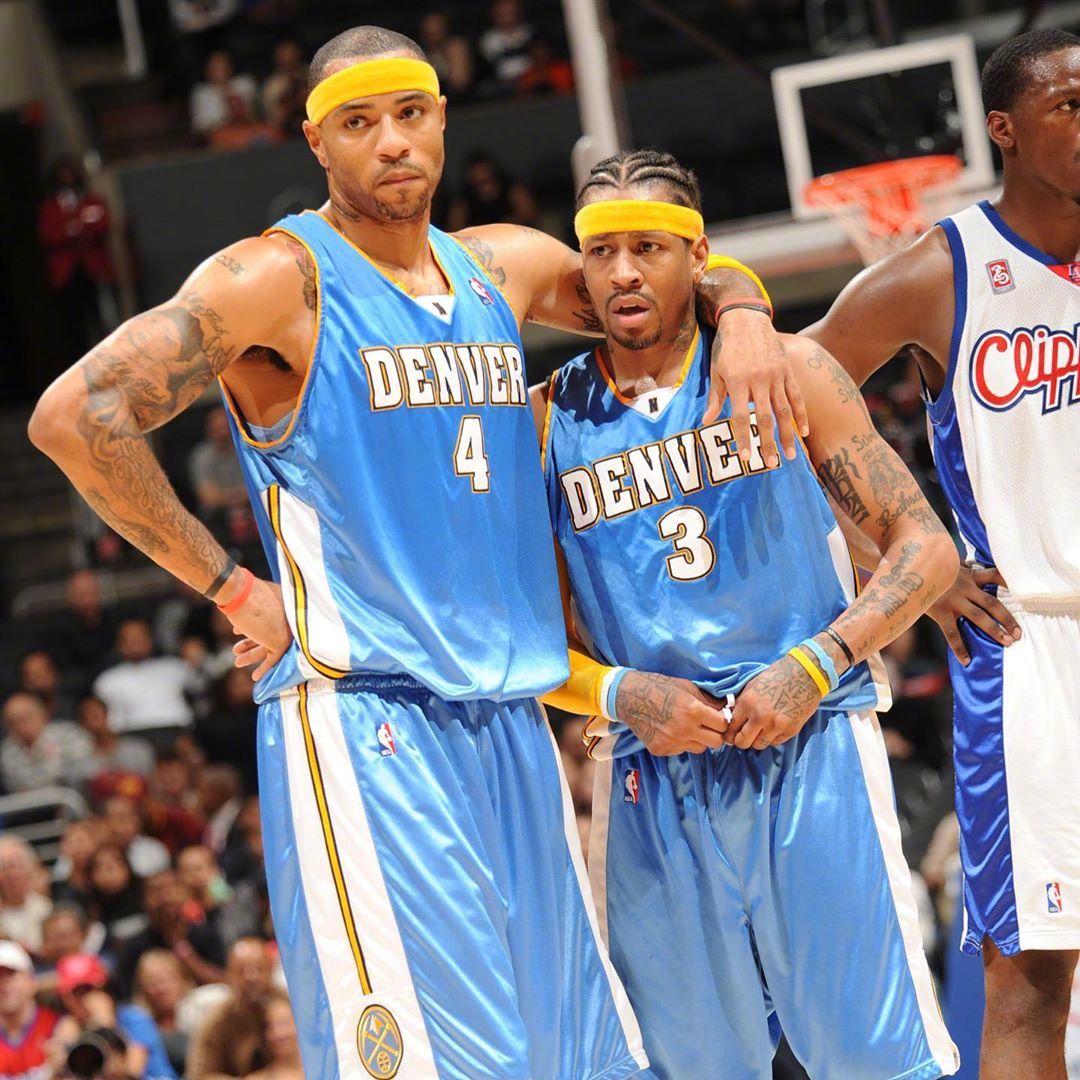 前锋单场双响，全场瞩目